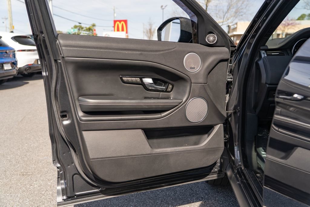 Used 2017 Land Rover Range Rover Evoque HSE image 12