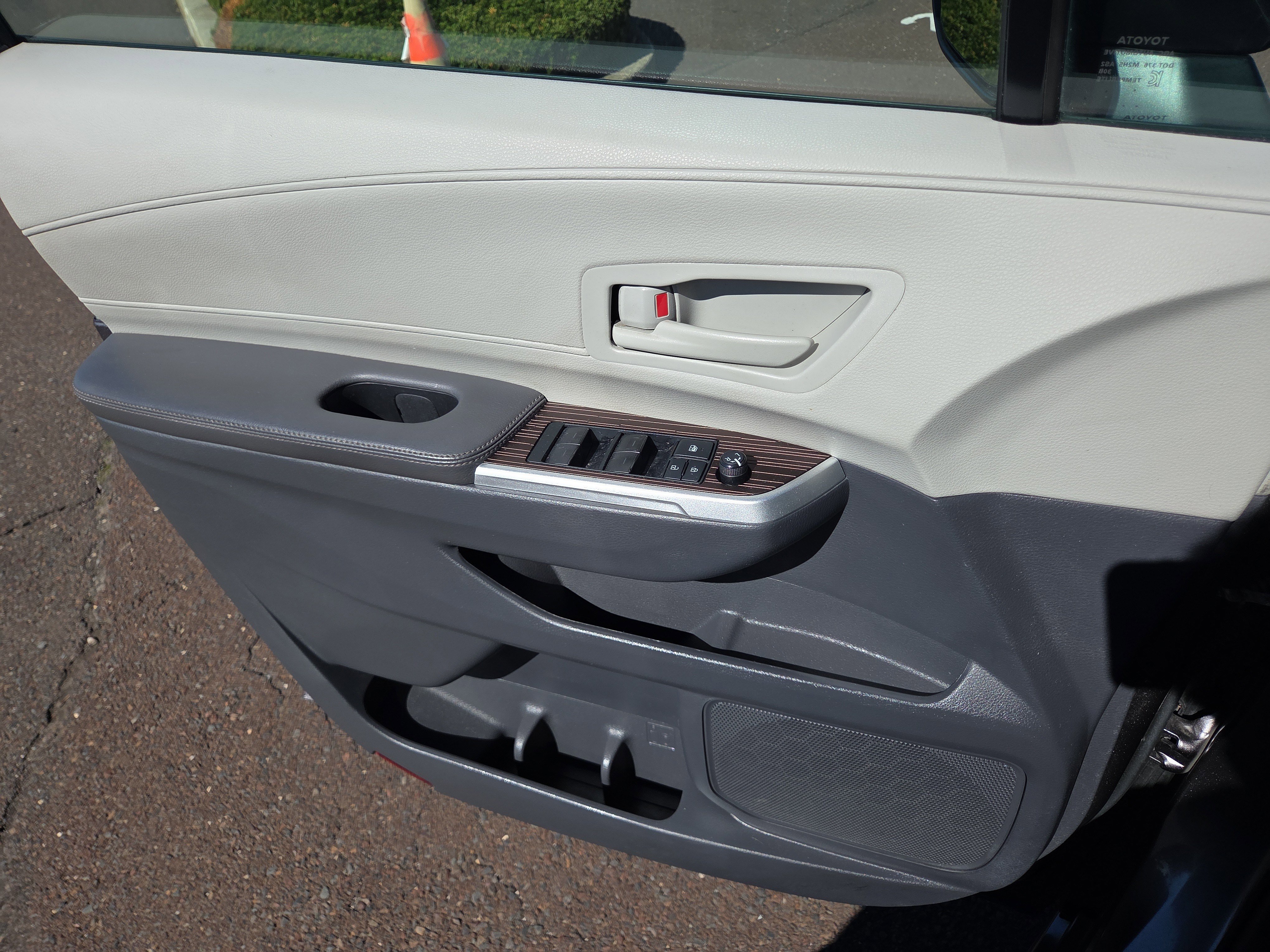 Certified 2021 Toyota Sienna LE image 14