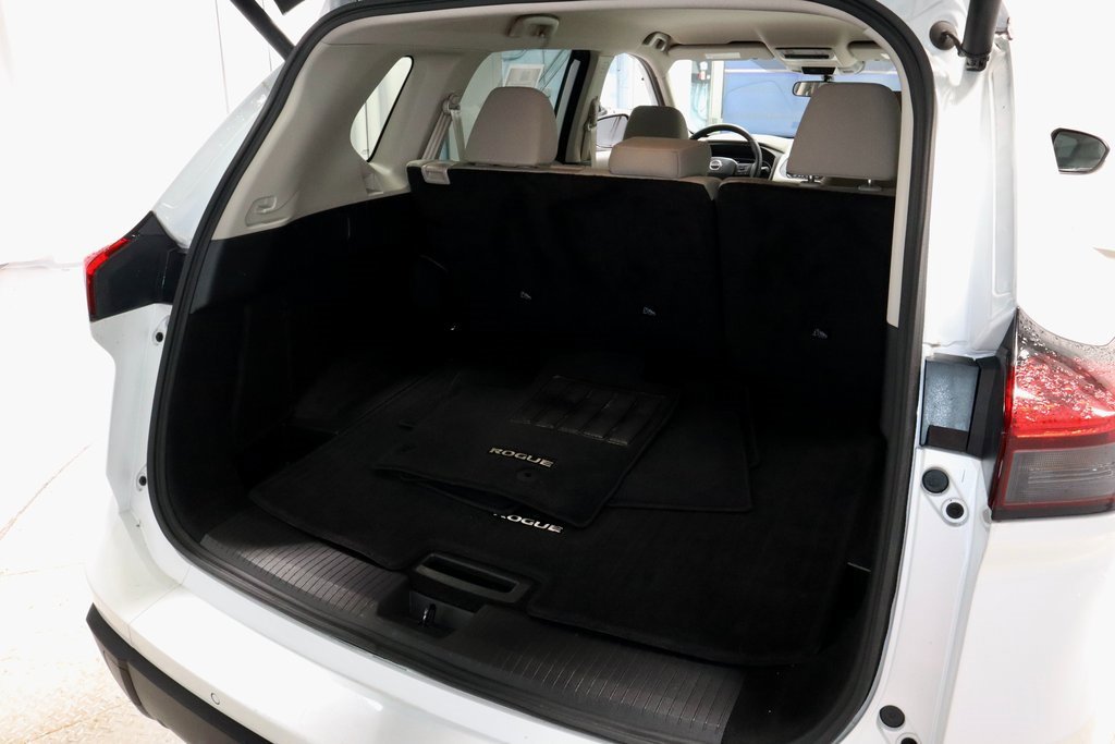 Certified 2025 Nissan Rogue SV image 14