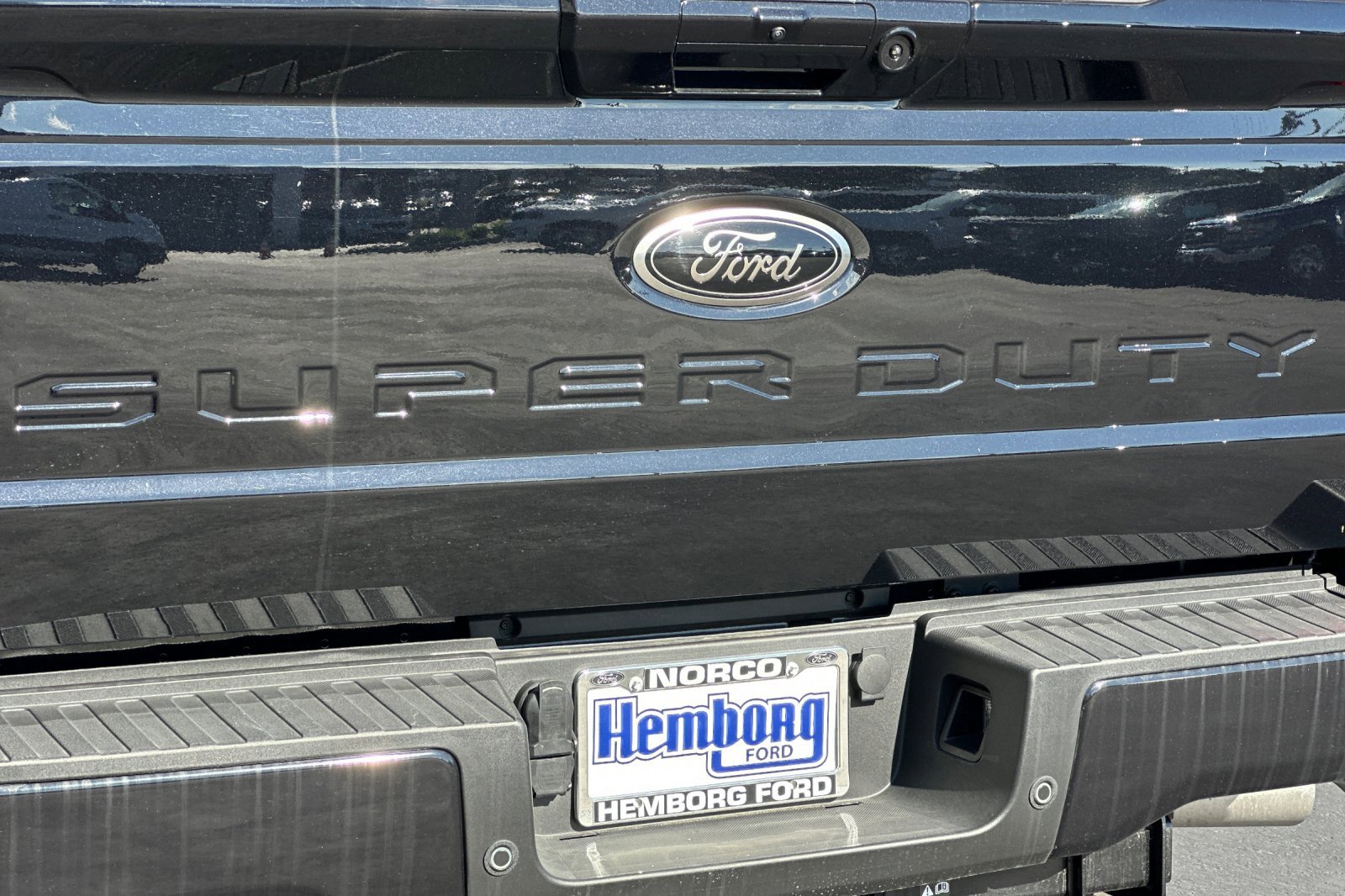 New 2025 Ford F250 Lariat w/ Black Appearance Package image 25