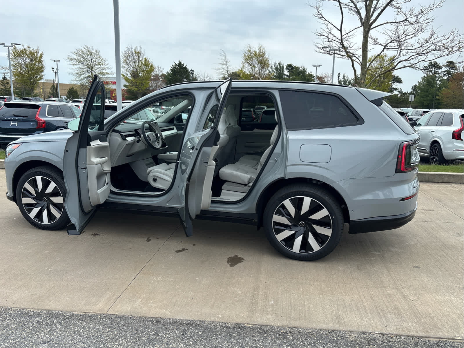New 2026 Volvo EX90 Plus AWD/4WD image 22