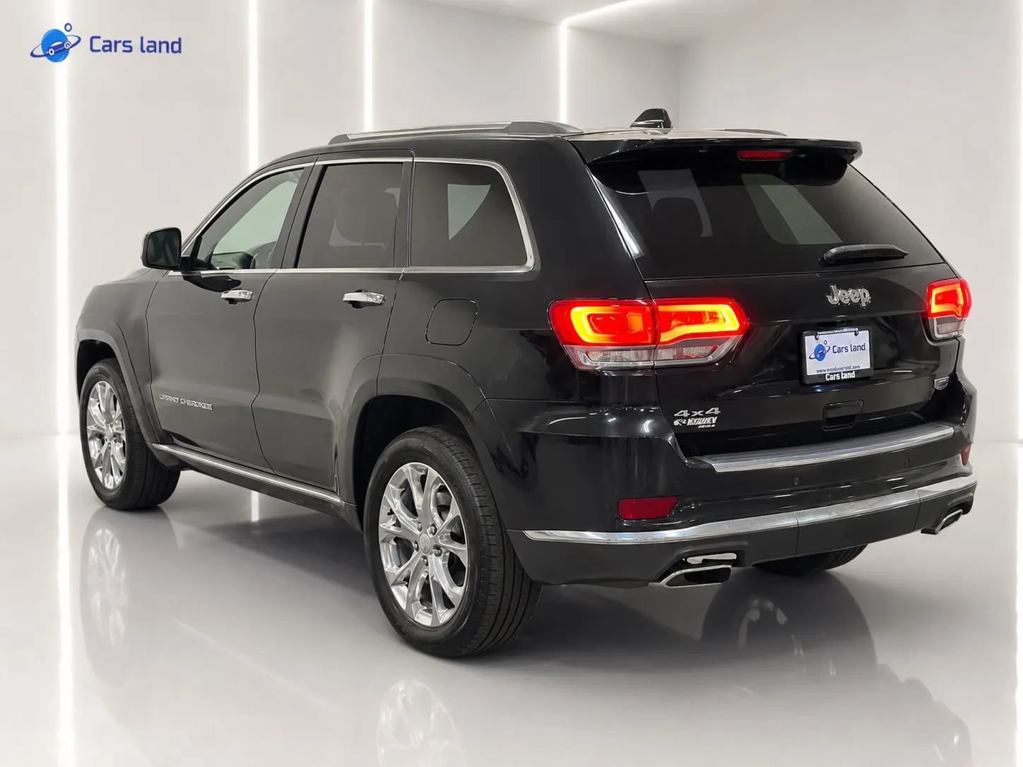 Used 2019 Jeep Grand Cherokee Summit AWD/4WD image 4