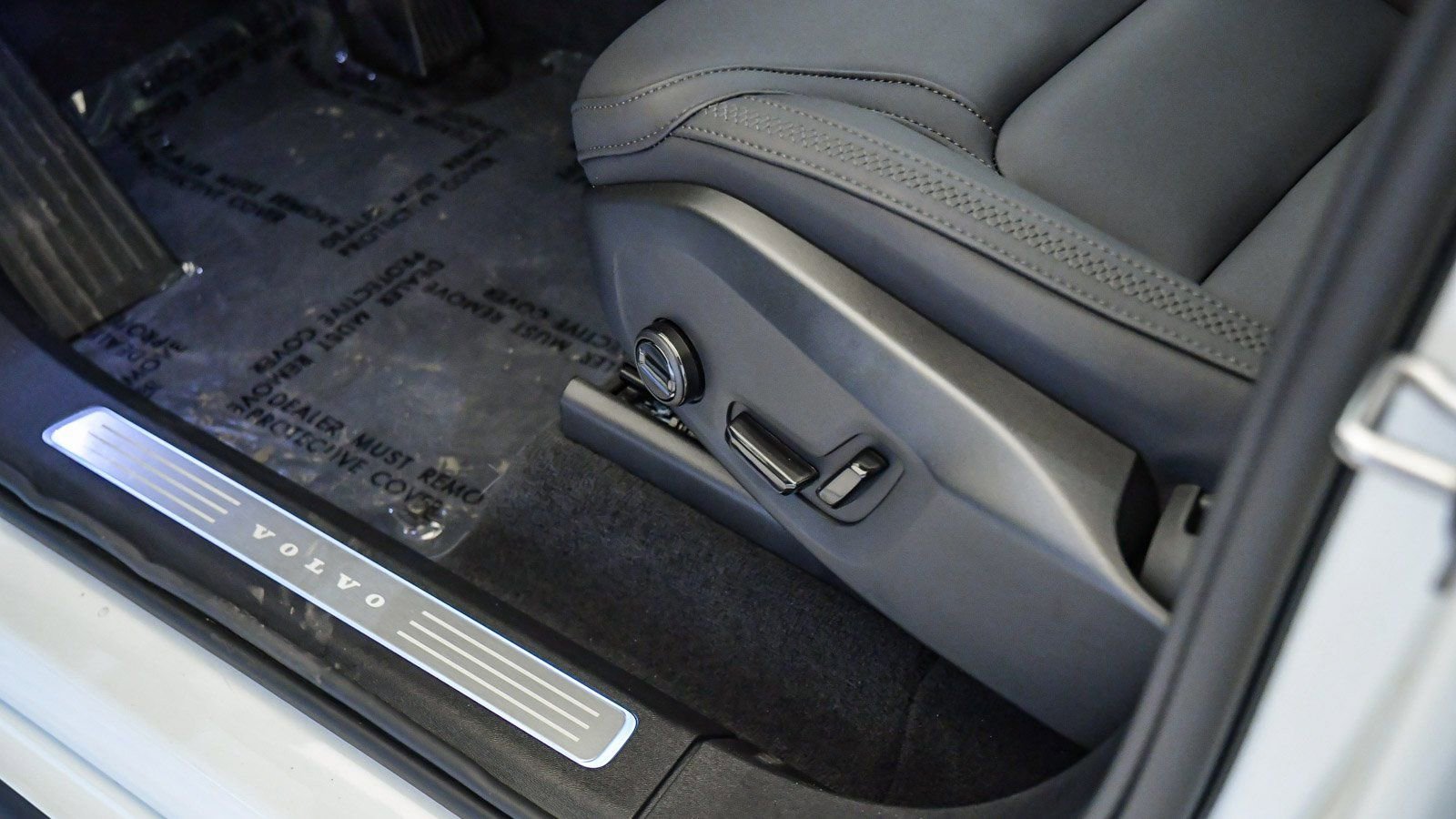 Certified 2025 Volvo XC90 B6 Plus w/ Protection Package Premier image 24