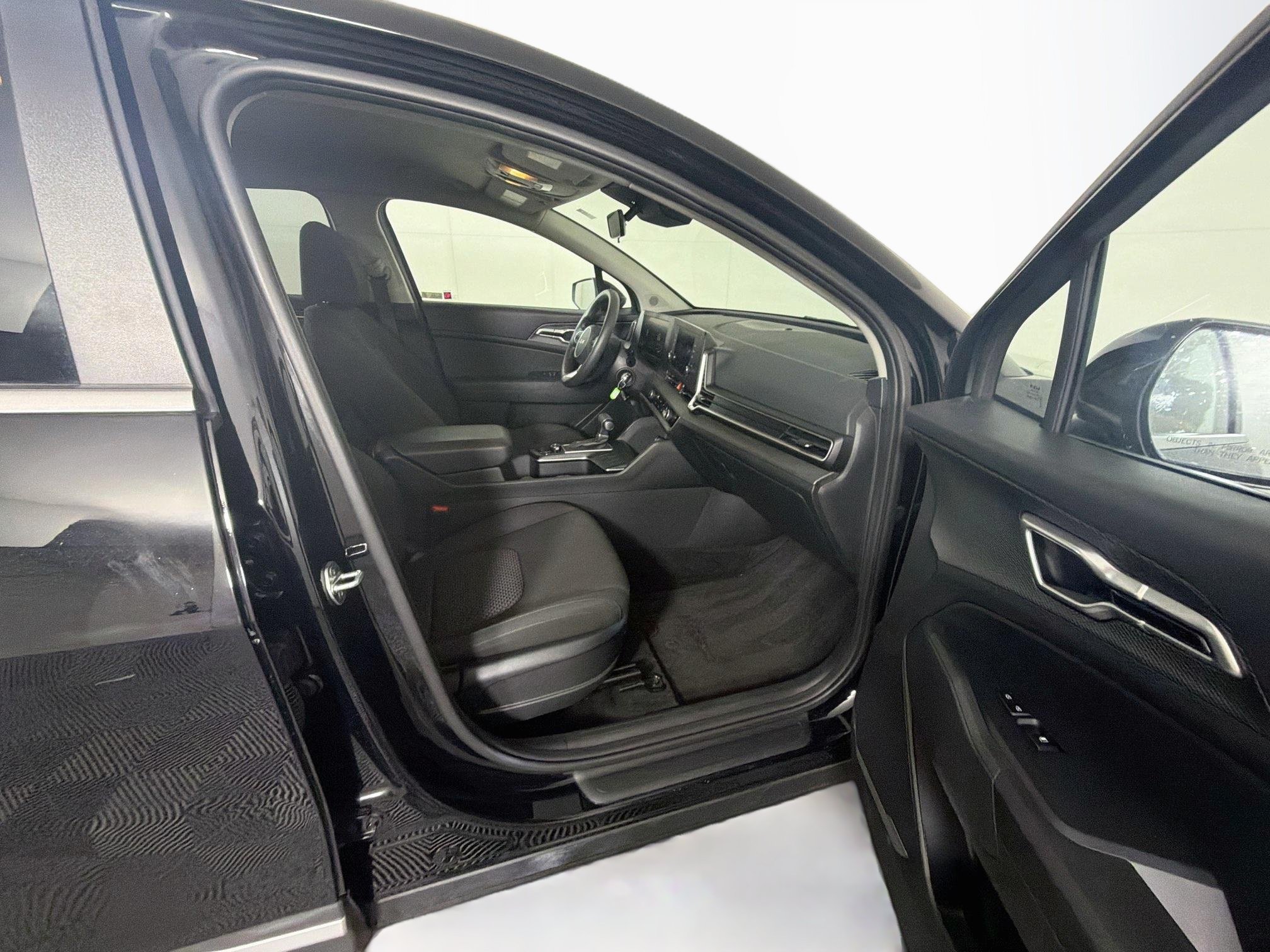 Used 2025 Kia Sportage LX FWD image 29