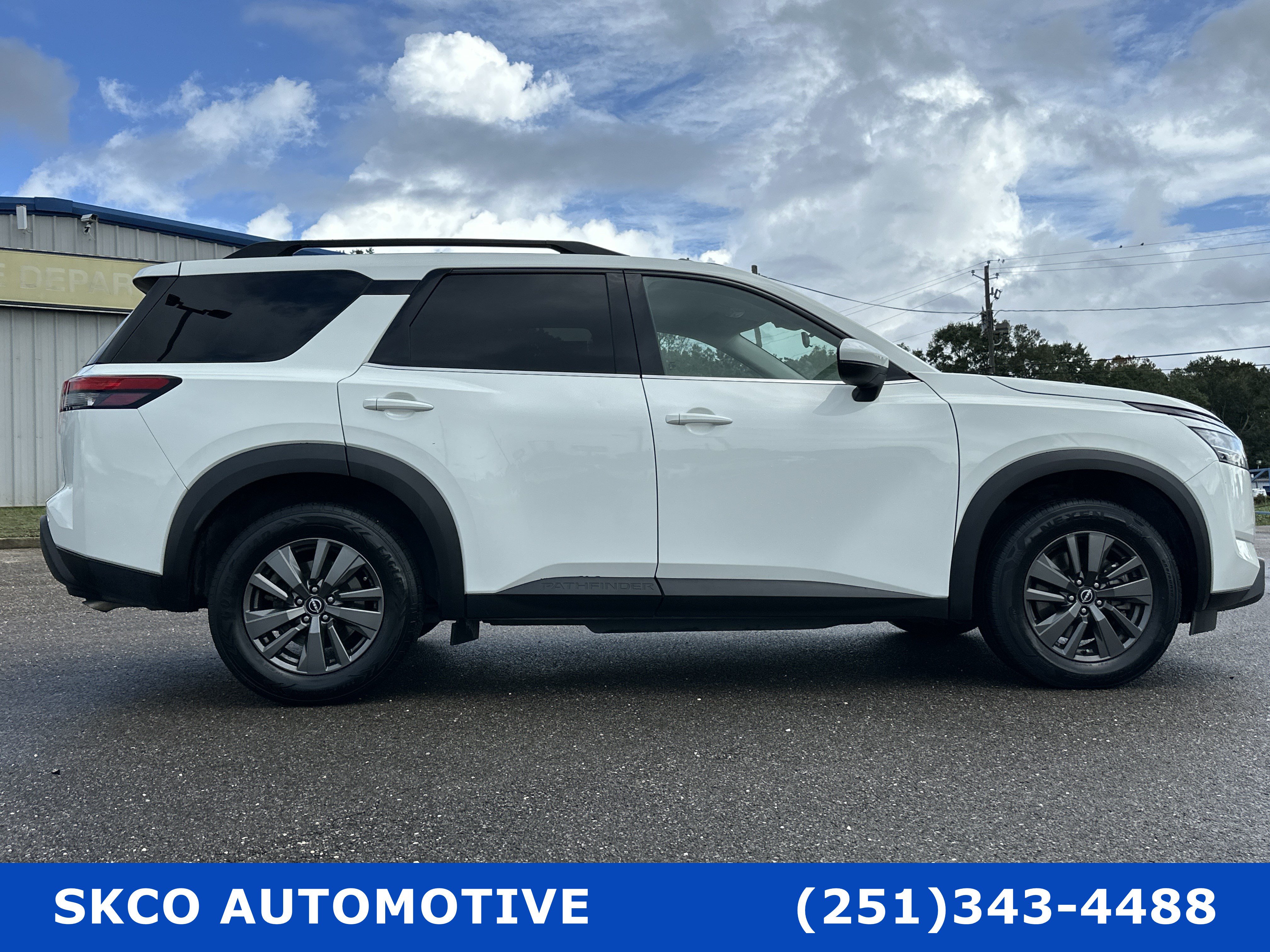 Used 2022 Nissan Pathfinder SV FWD image 6