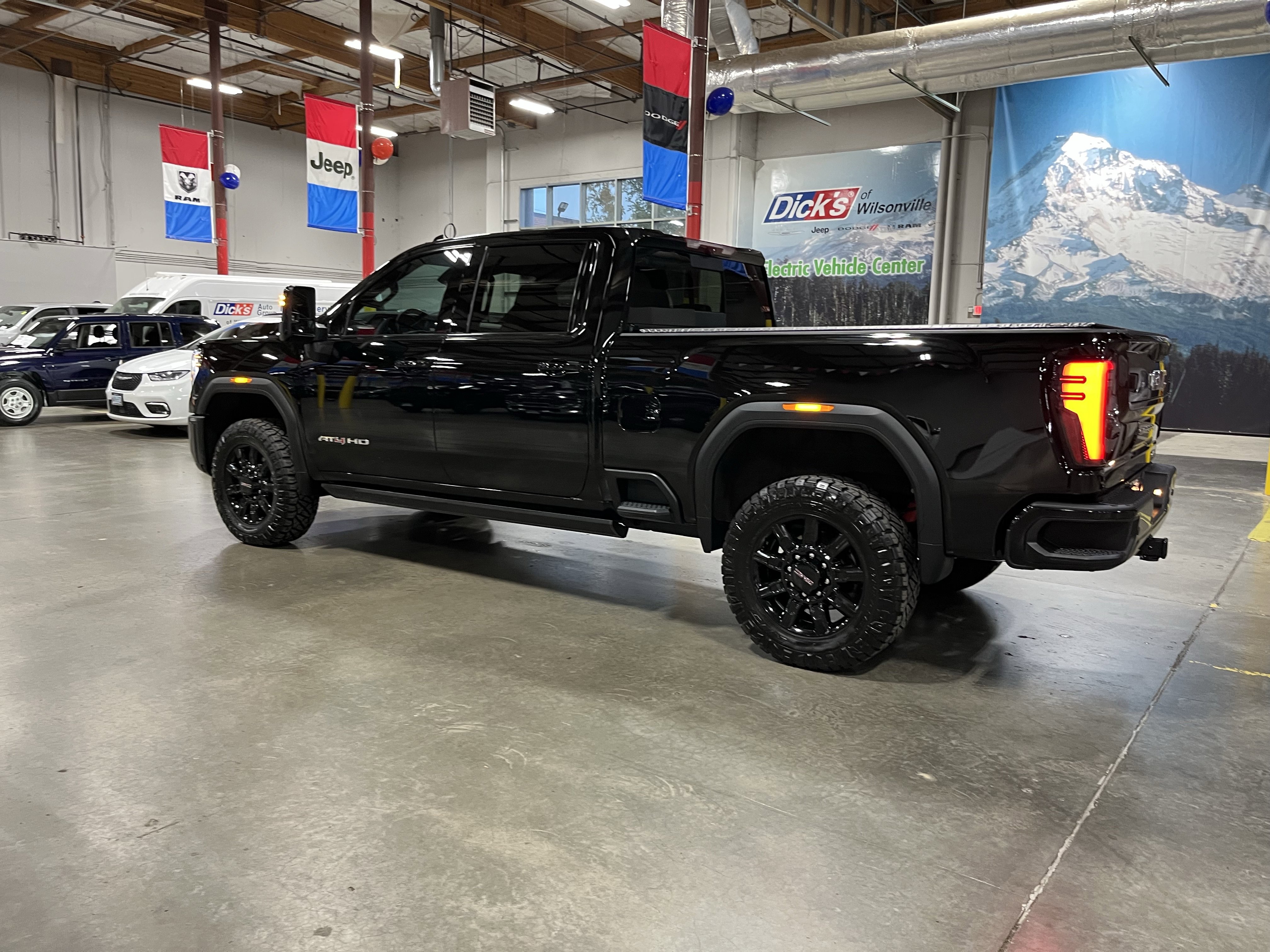 Used 2024 GMC Sierra 3500 AT4 w/ AT4 Premium Plus Package video 3