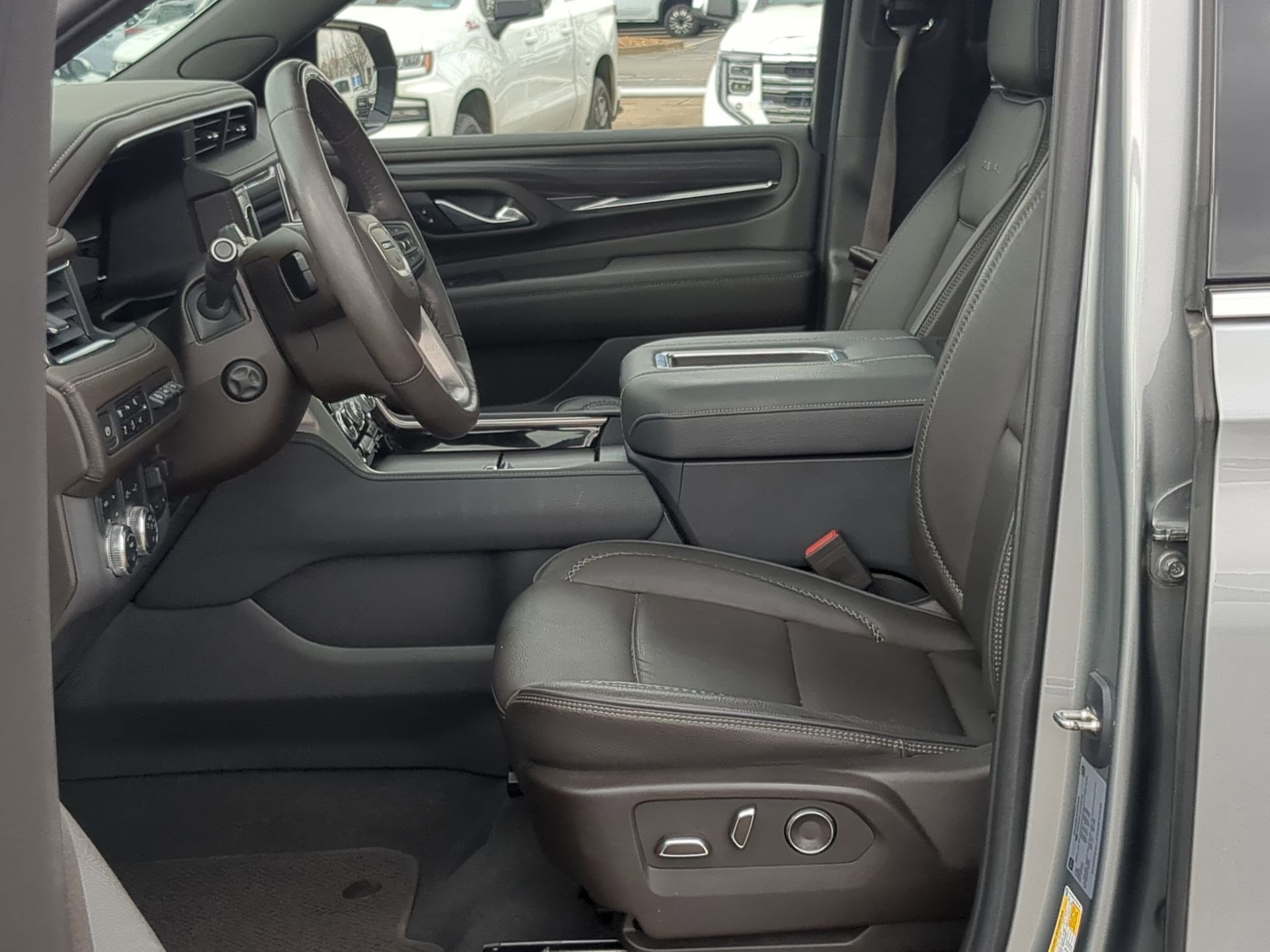 Used 2023 GMC Yukon XL Denali w/ Denali Reserve Package image 12