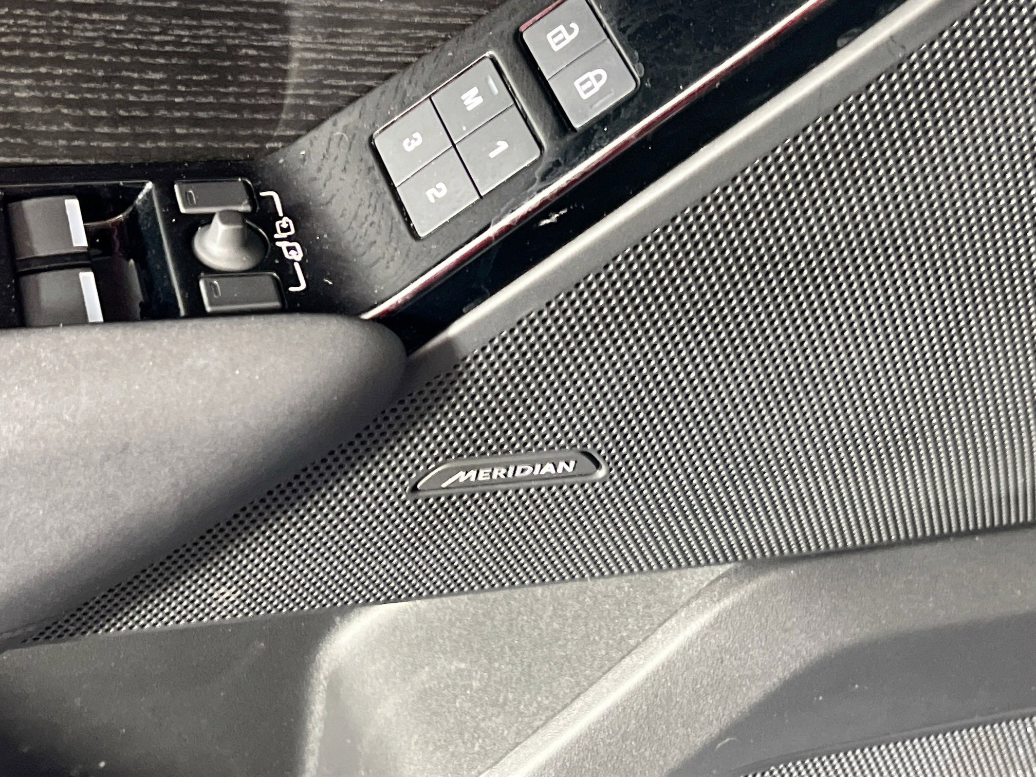 Used 2024 Land Rover Range Rover Velar Dynamic SE image 19