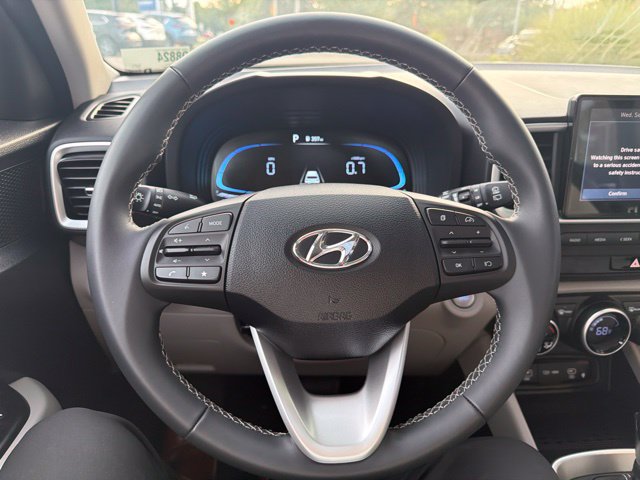 Used 2026 Hyundai Venue SEL FWD image 14