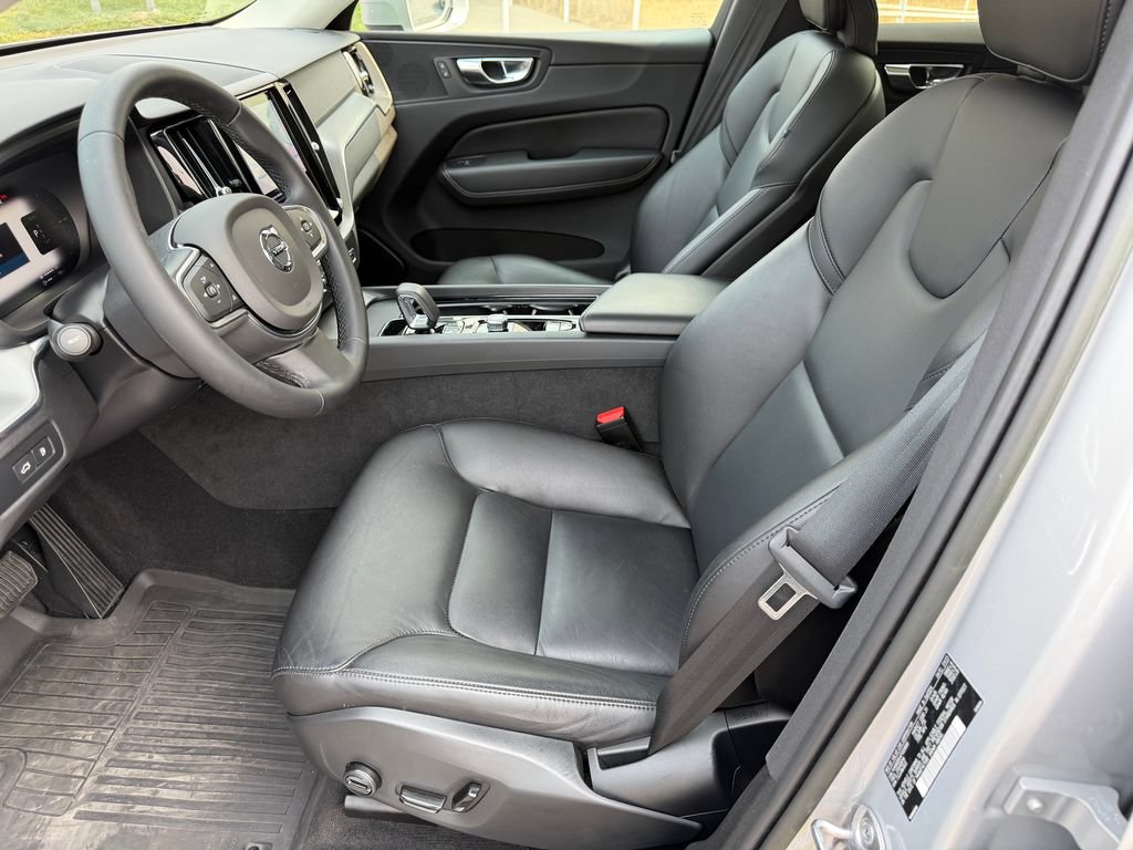 Certified 2023 Volvo XC60 T8 Core AWD/4WD image 3