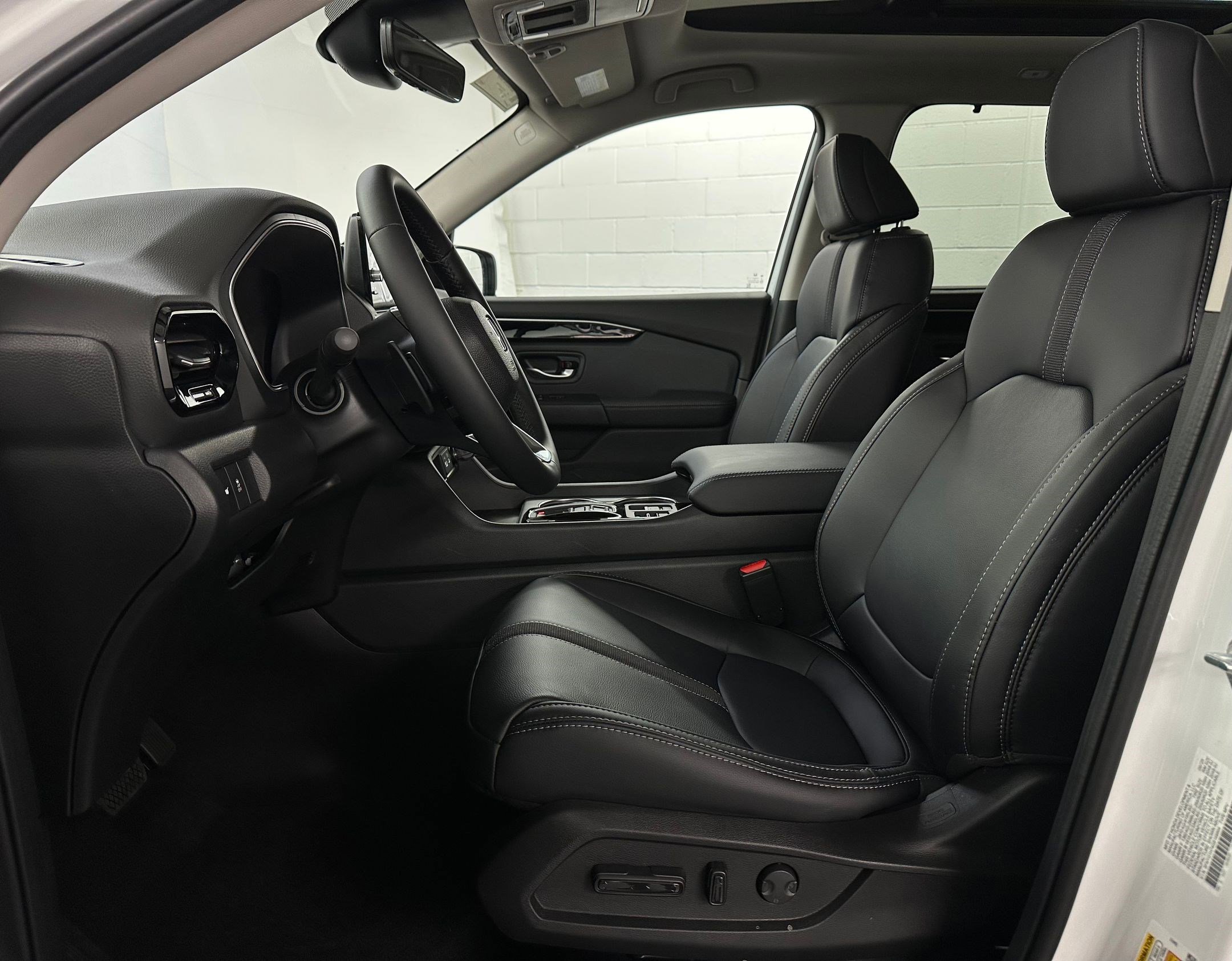 New 2025 Honda Pilot Touring image 5