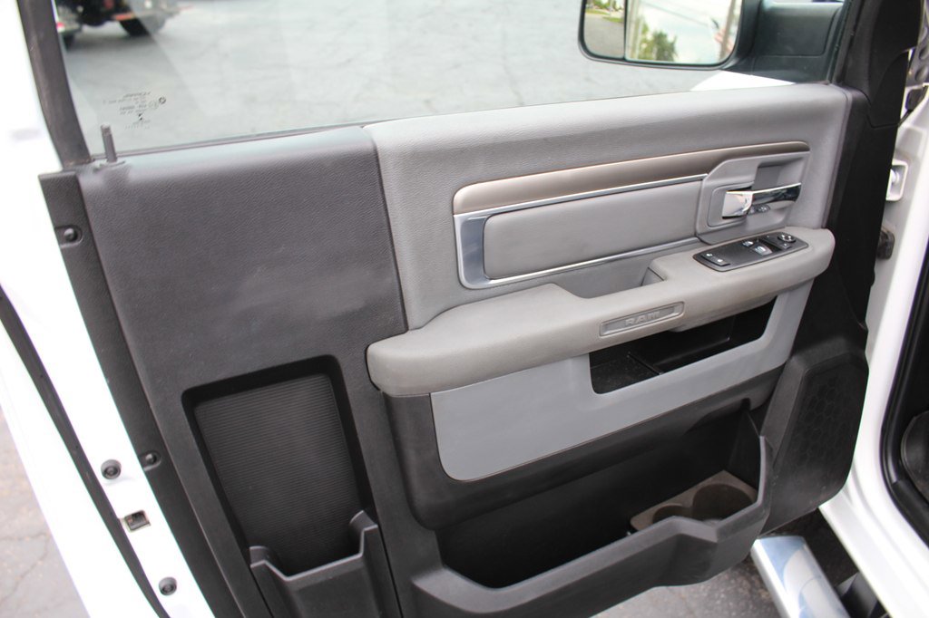 Used 2018 RAM 3500 Tradesman w/ Chrome Appearance Group AWD/4WD image 16