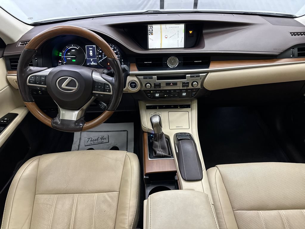 Used 2018 Lexus ES 300h w/ Luxury Package FWD image 23