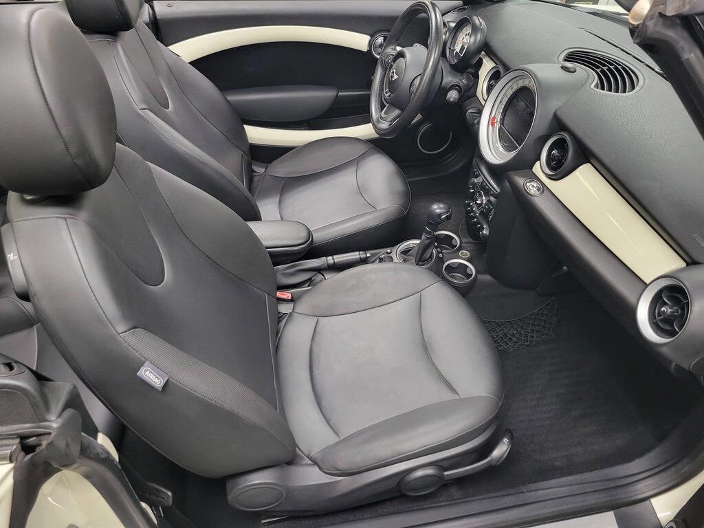 Used 2013 MINI Cooper Convertible image 12