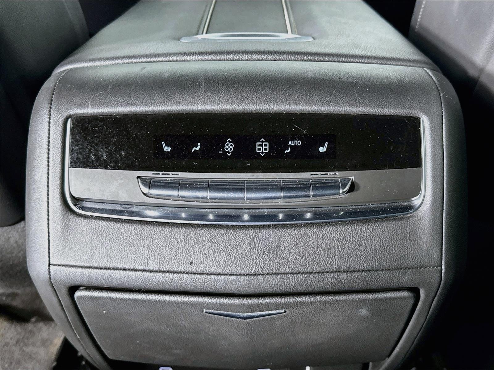 Used 2023 Cadillac Escalade Premium Luxury RWD image 28