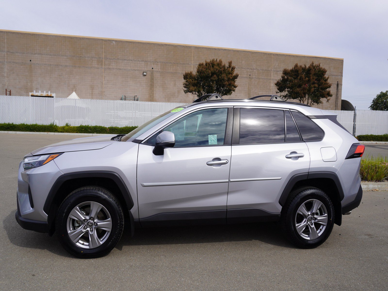 Used 2024 Toyota RAV4 XLE w/ Convenience Package FWD image 6