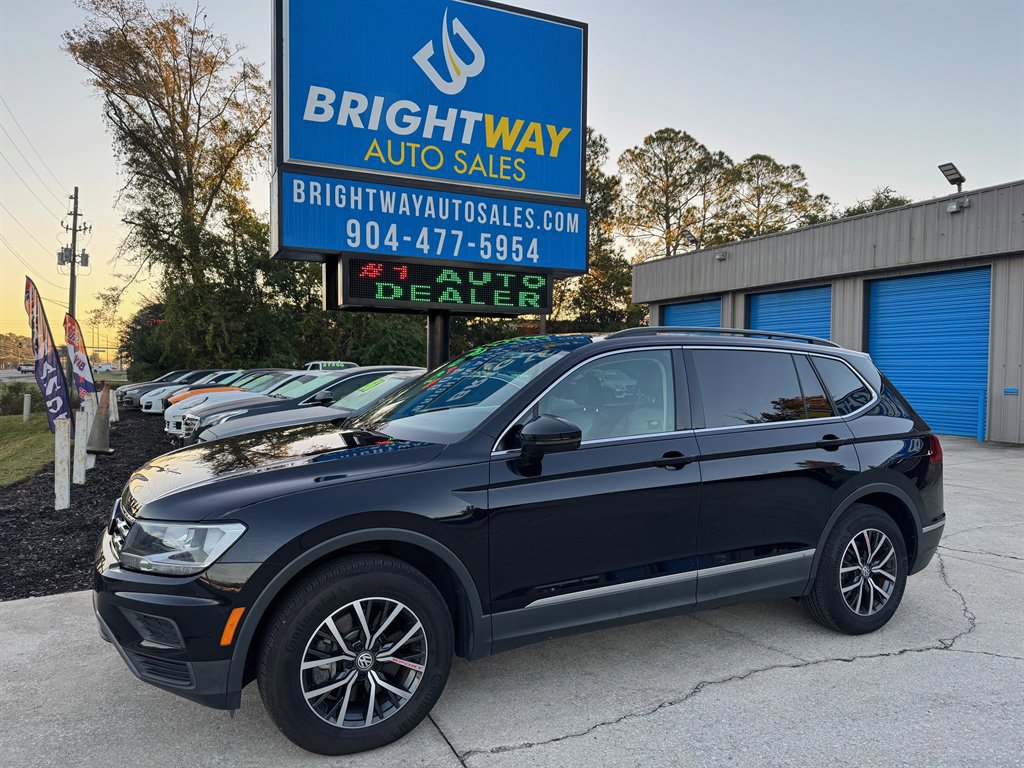 Used 2020 Volkswagen Tiguan SE w/ Panoramic Sunroof Package