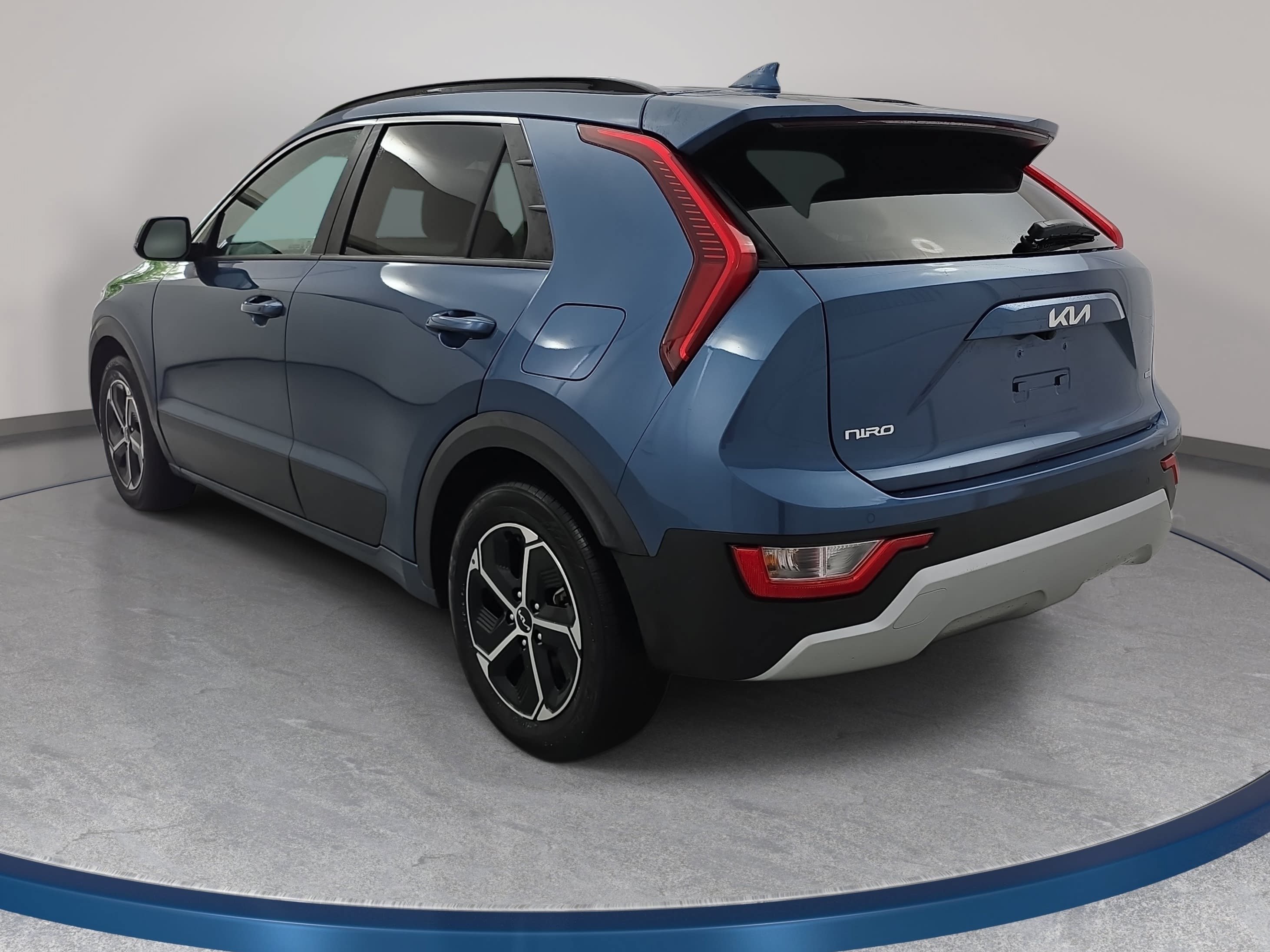 Used 2023 Kia Niro EX FWD image 7