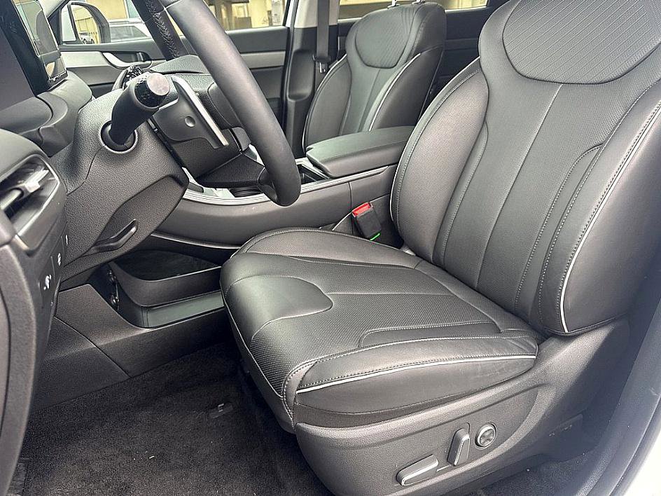 Certified 2025 Hyundai Palisade SEL image 15