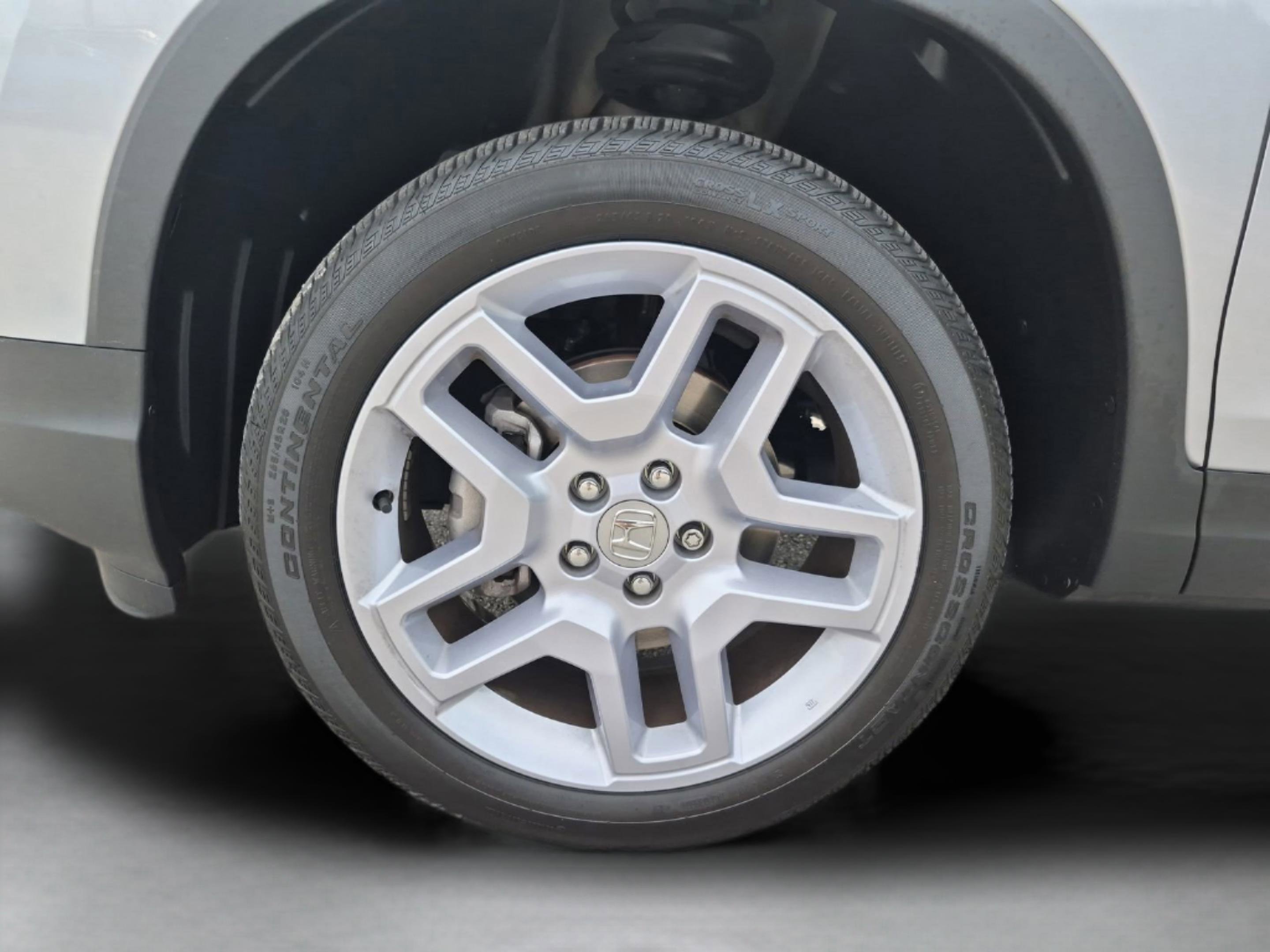 Certified 2025 Honda Passport EX-L image 32