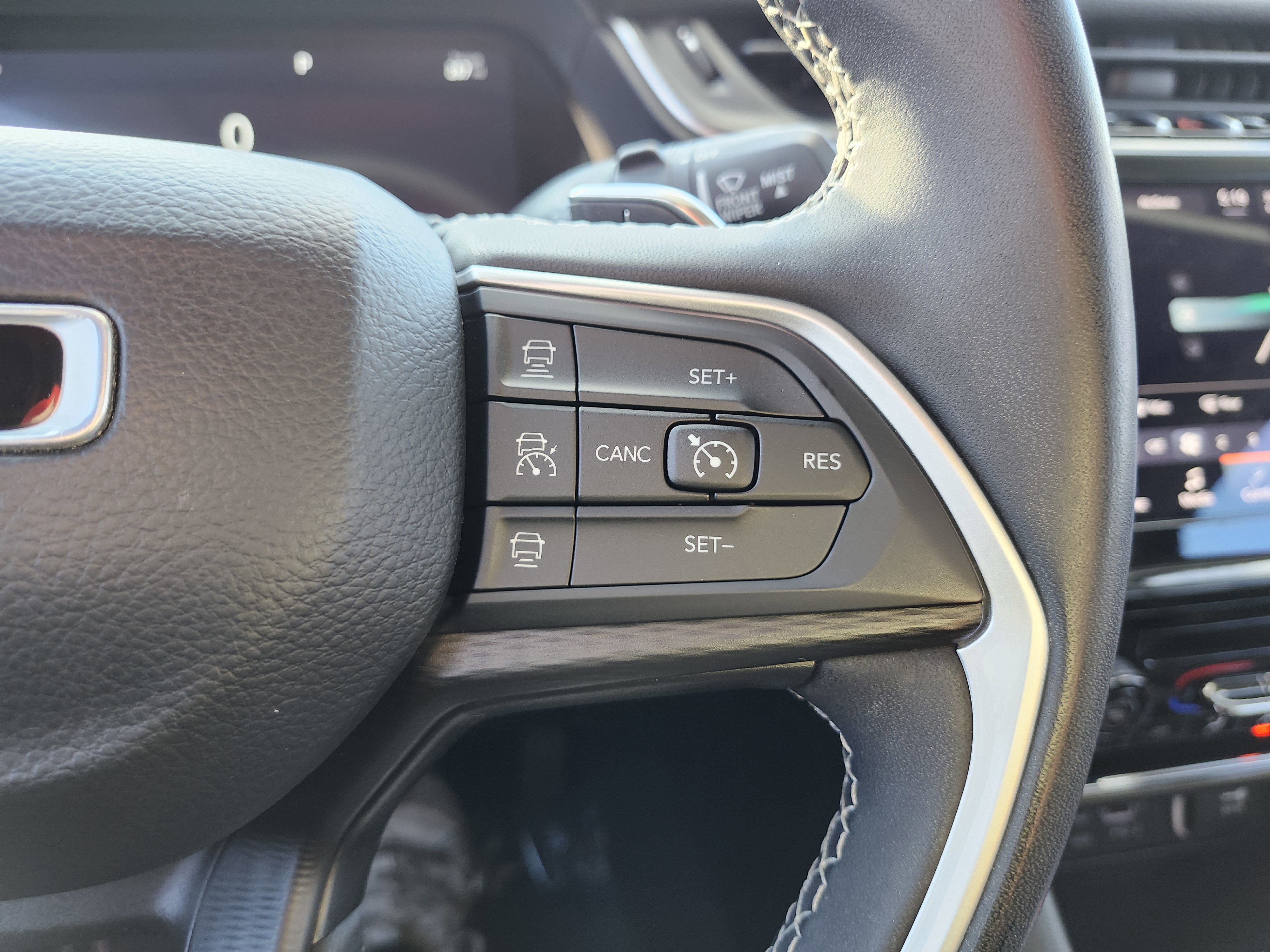 Used 2023 Jeep Grand Cherokee Laredo image 35