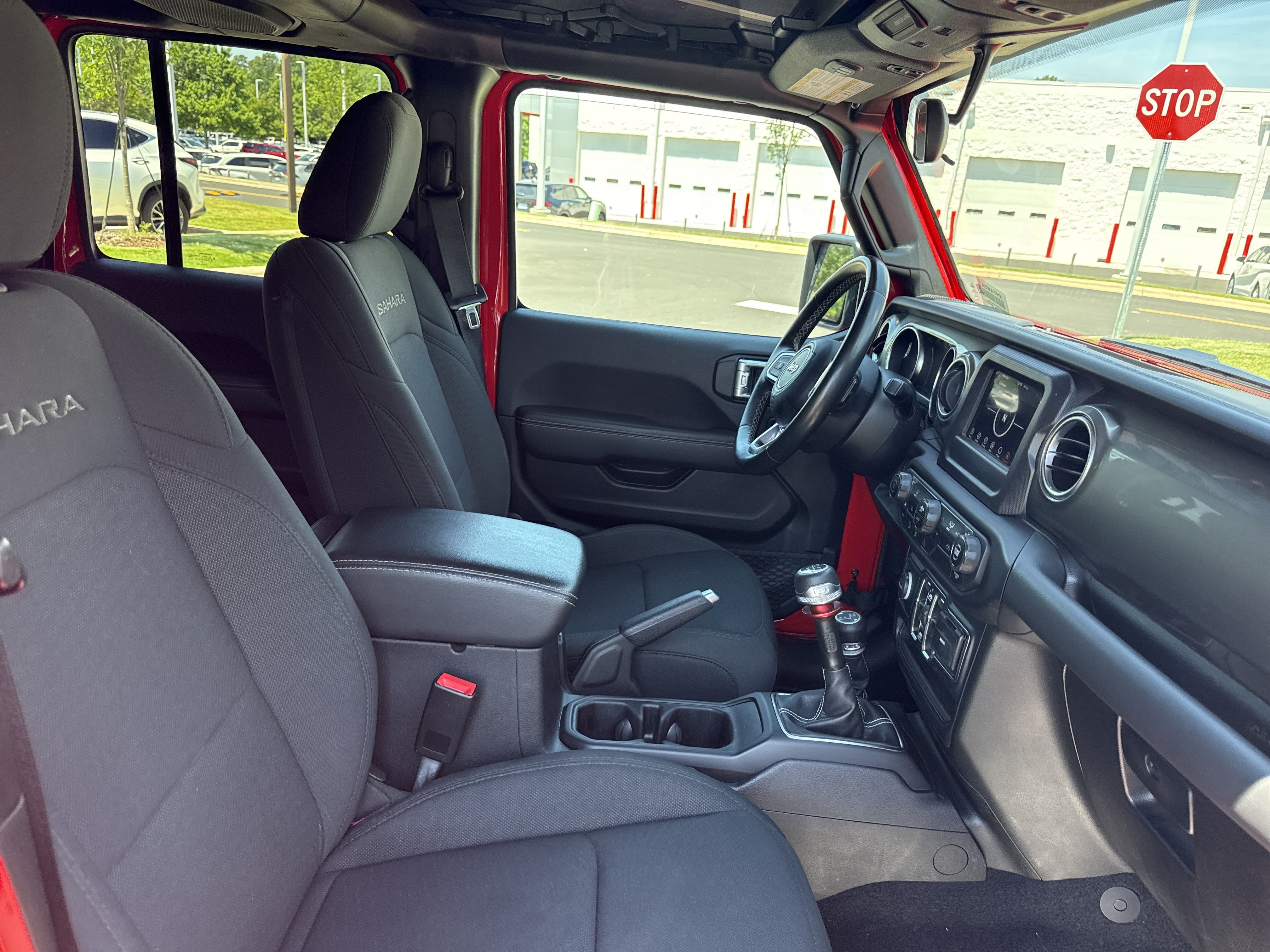 Used 2020 Jeep Wrangler Unlimited Sahara AWD/4WD image 33