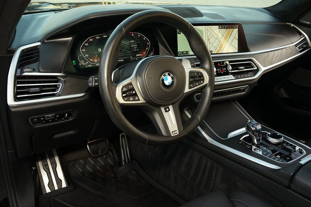 Used 2021 BMW X7 M50i image 8