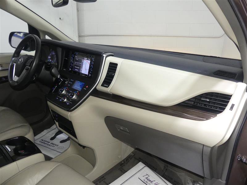 Used 2018 Toyota Sienna XLE Premium AWD/4WD image 25