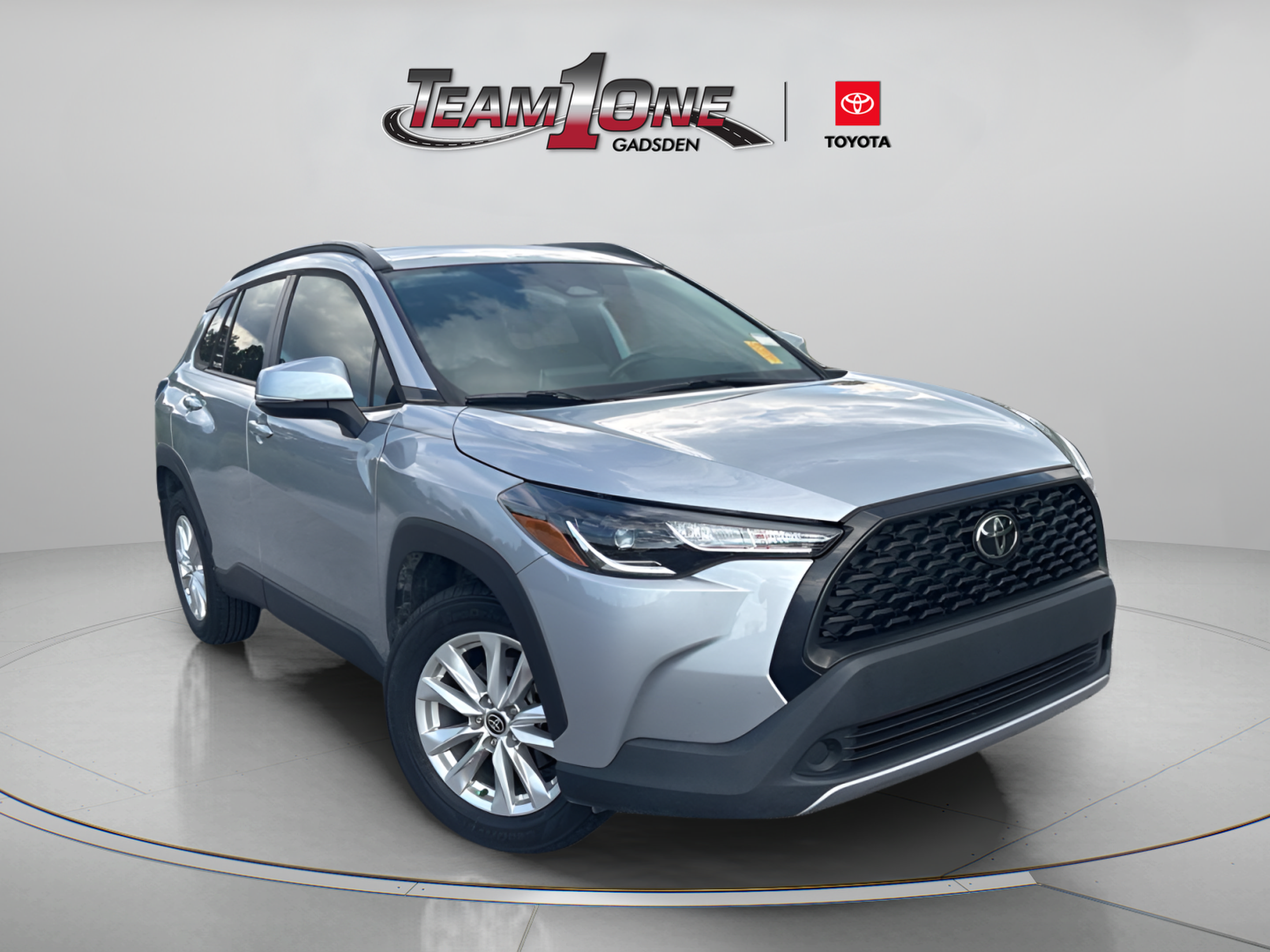 Used 2024 Toyota Corolla Cross LE FWD image 1