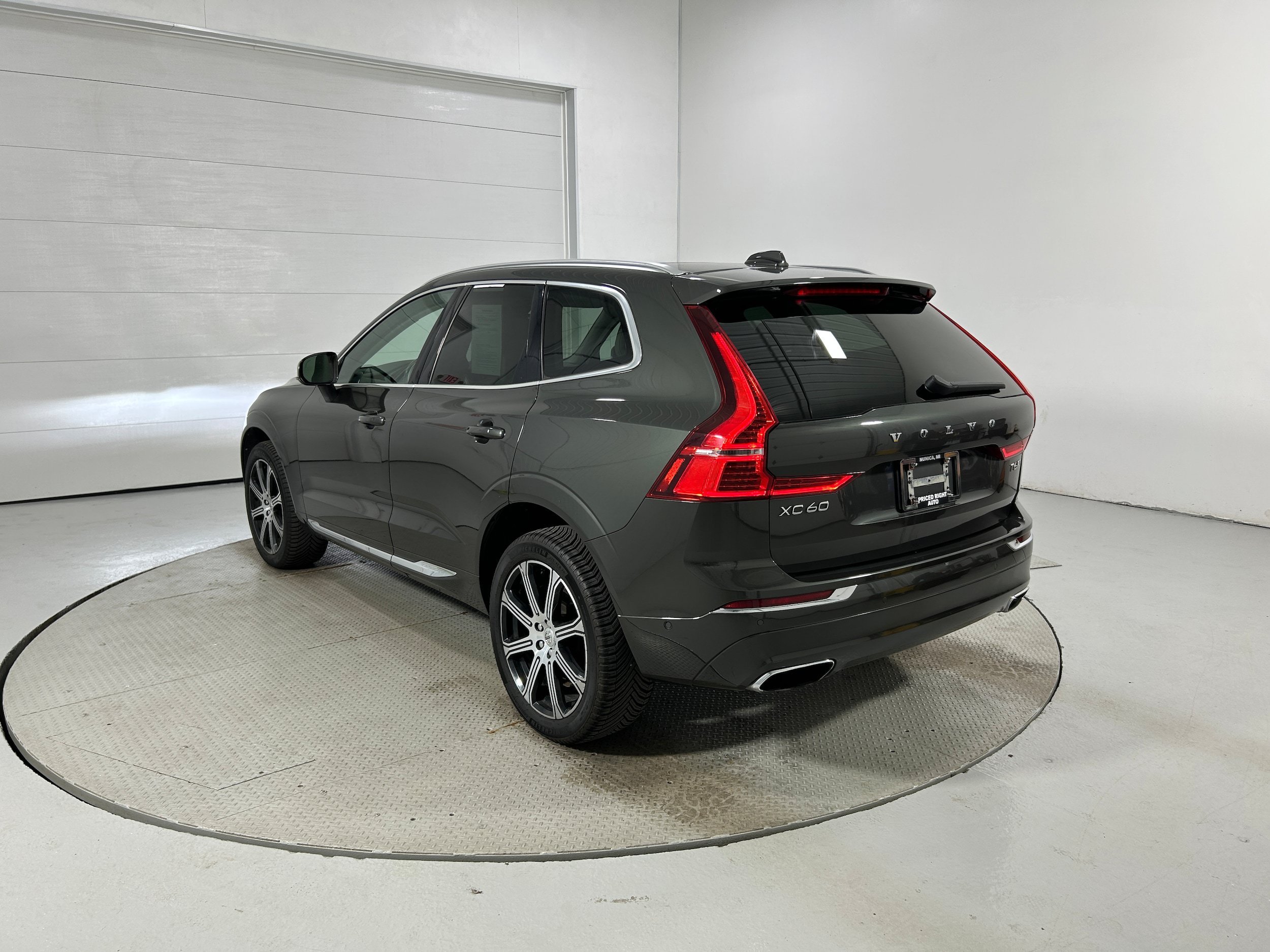 Used 2018 Volvo XC60 T6 Inscription w/ Luxury Seat Package AWD/4WD image 22