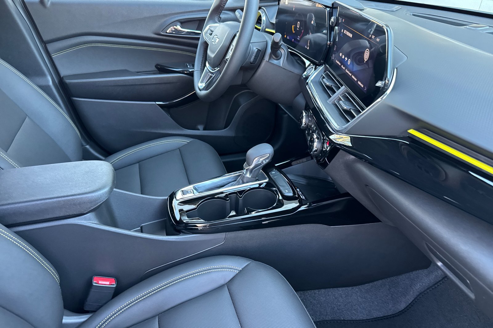 New 2026 Chevrolet Trax ACTIV w/ Sunroof Package FWD image 15