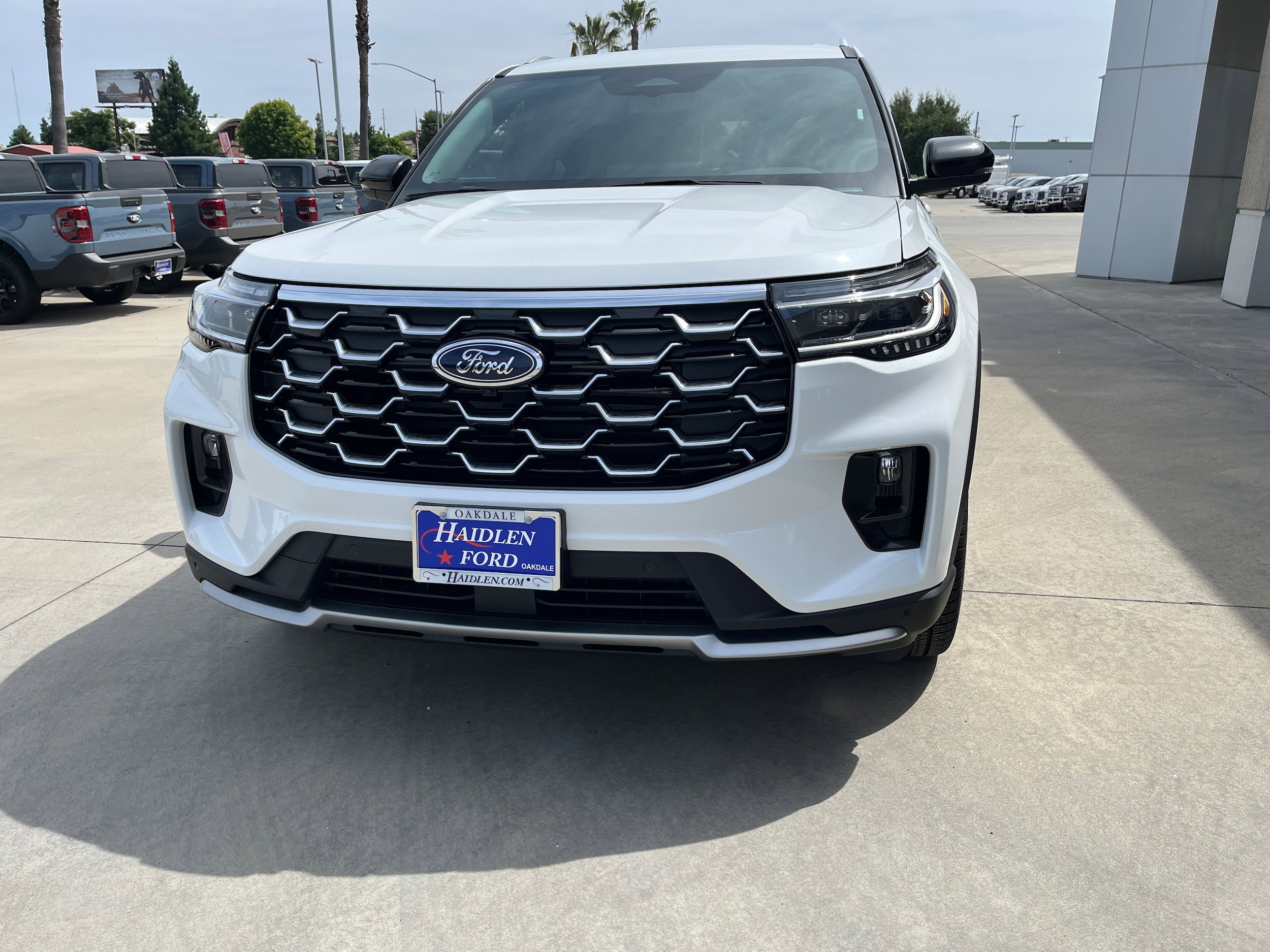 New 2026 Ford Explorer Platinum w/ LUX Leather Package AWD/4WD image 3