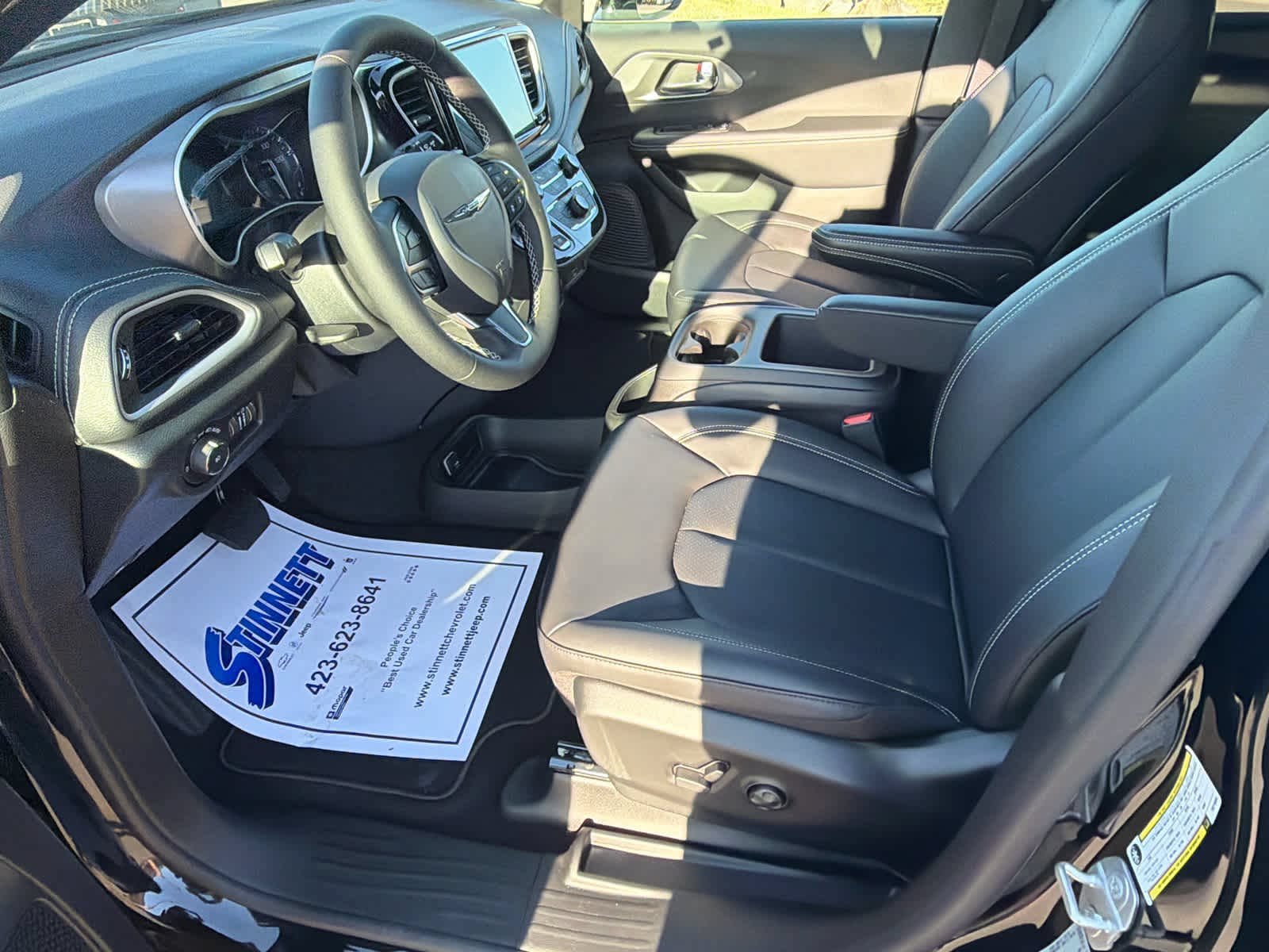 New 2026 Chrysler Pacifica Select FWD image 17