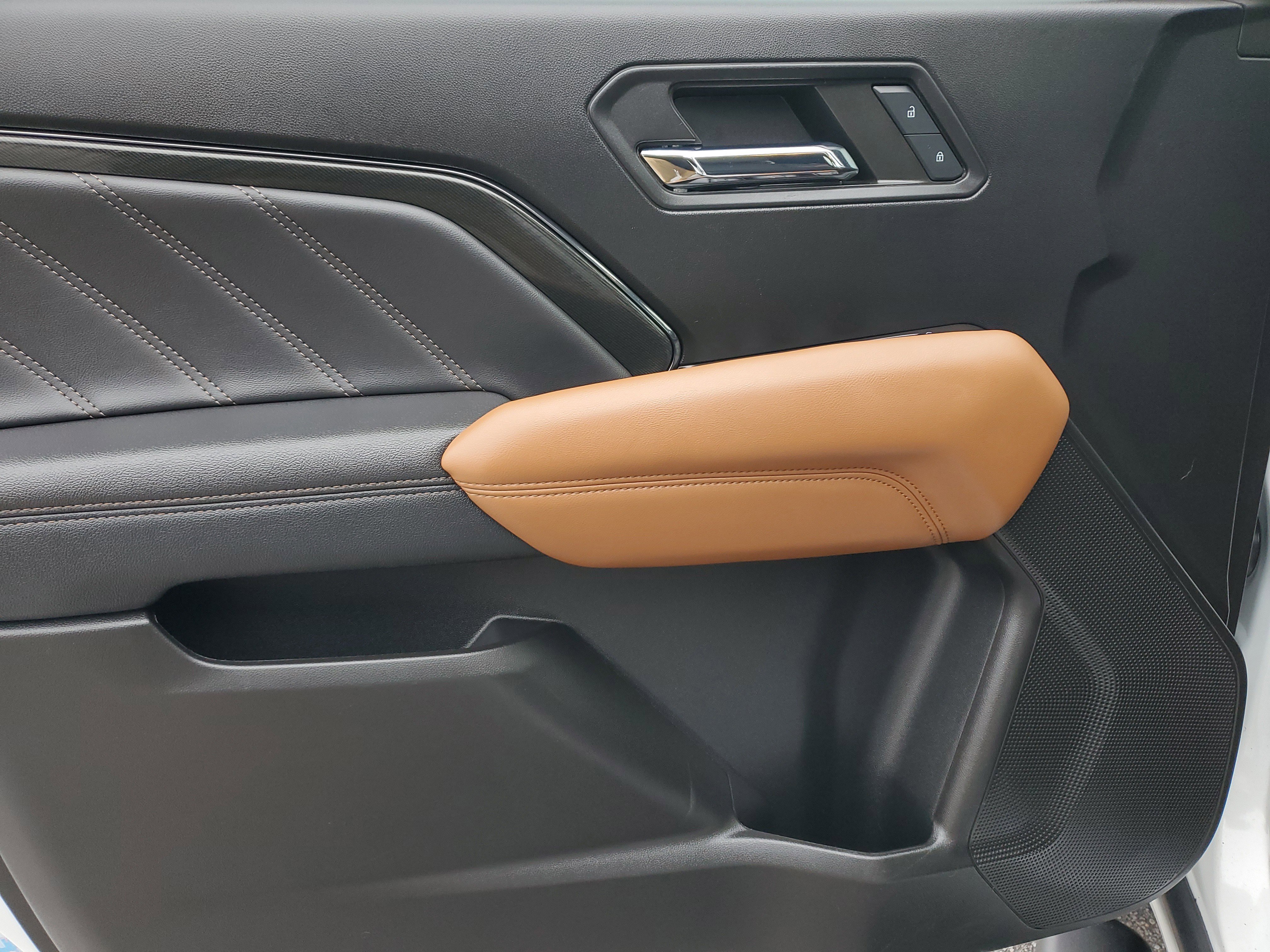 Used 2024 GMC Canyon AT4 image 17