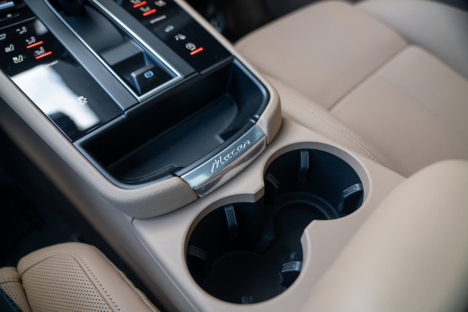 Certified 2025 Porsche Macan AWD/4WD image 15