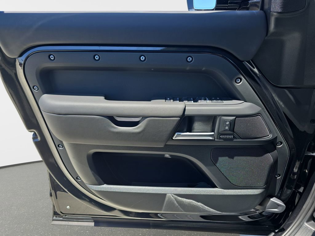 New 2026 Land Rover Defender 110 X-Dynamic SE AWD/4WD image 27