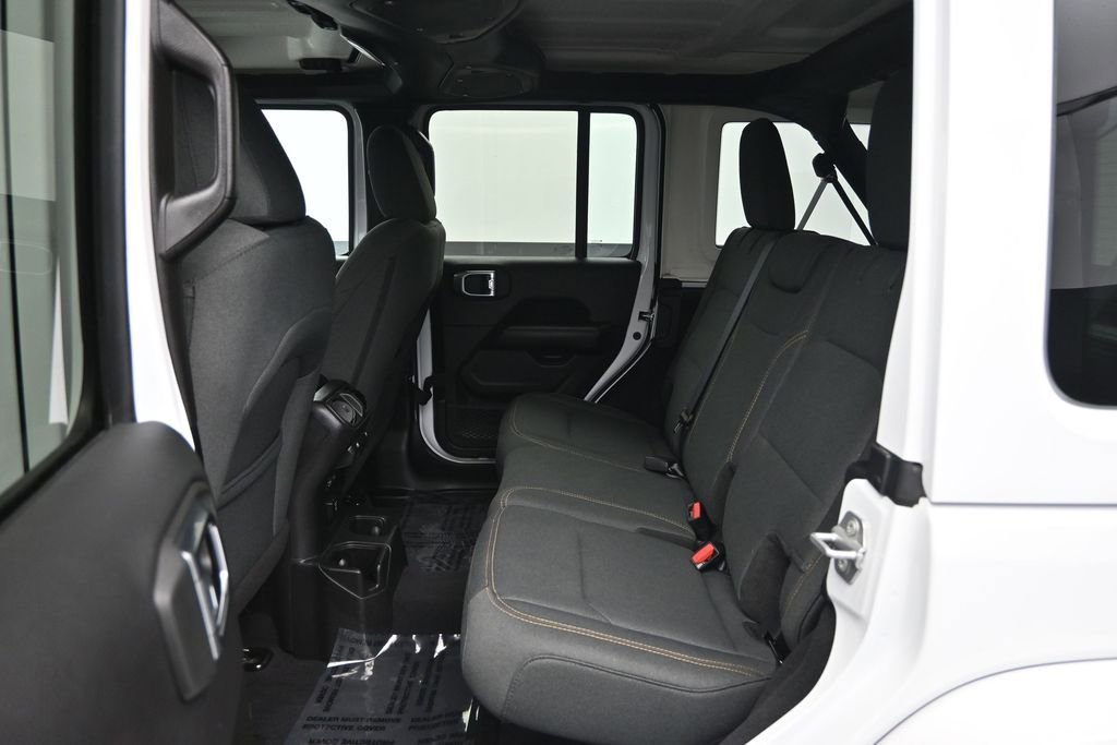 Used 2025 Jeep Wrangler Unlimited Sahara AWD/4WD image 25