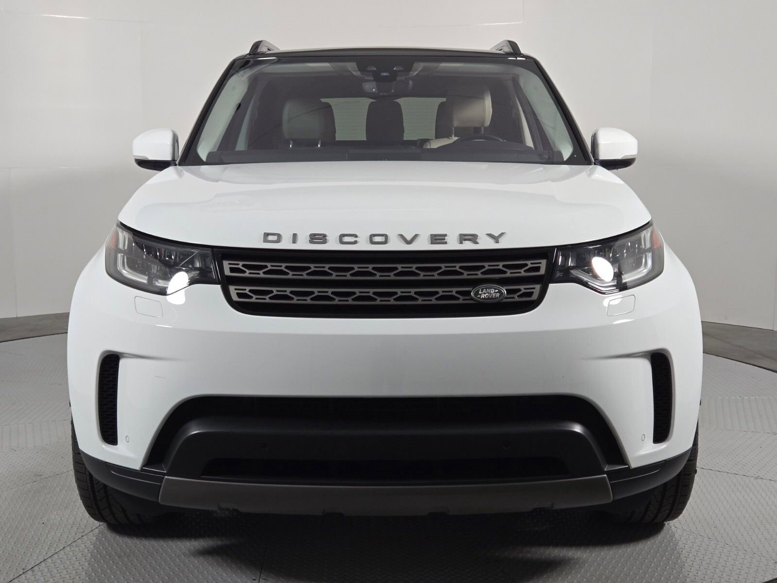Used 2020 Land Rover Discovery SE AWD/4WD image 8