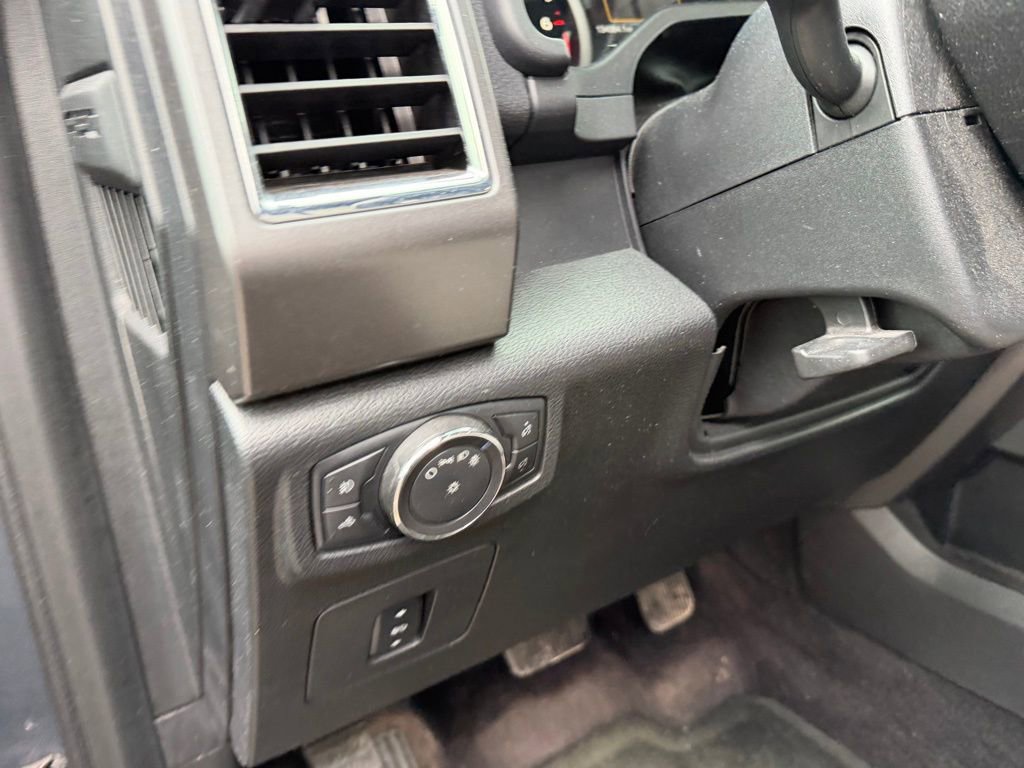 Used 2016 Ford F150 XLT w/ Equipment Group 302A Luxury image 9