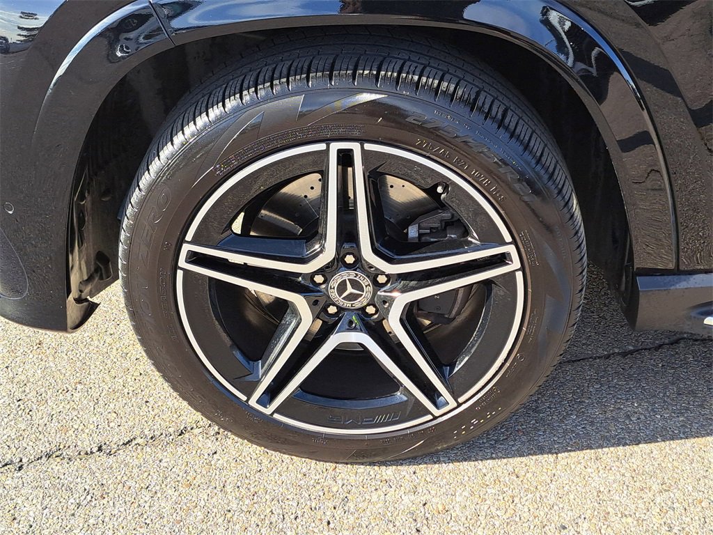 Used 2024 Mercedes-Benz GLS 450 4MATIC image 9