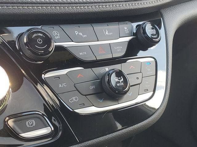 New 2026 Chrysler Pacifica Select FWD image 28