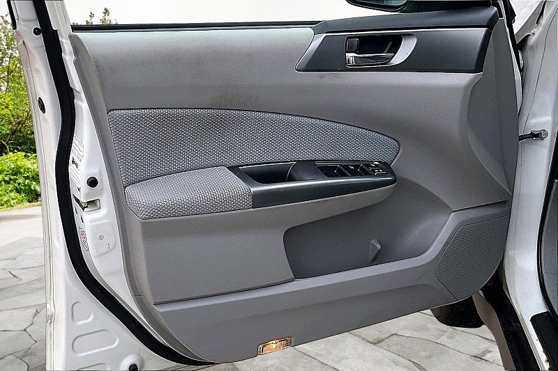 Used 2012 Subaru Forester 2.5X Premium w/ All-Weather Pkg image 17