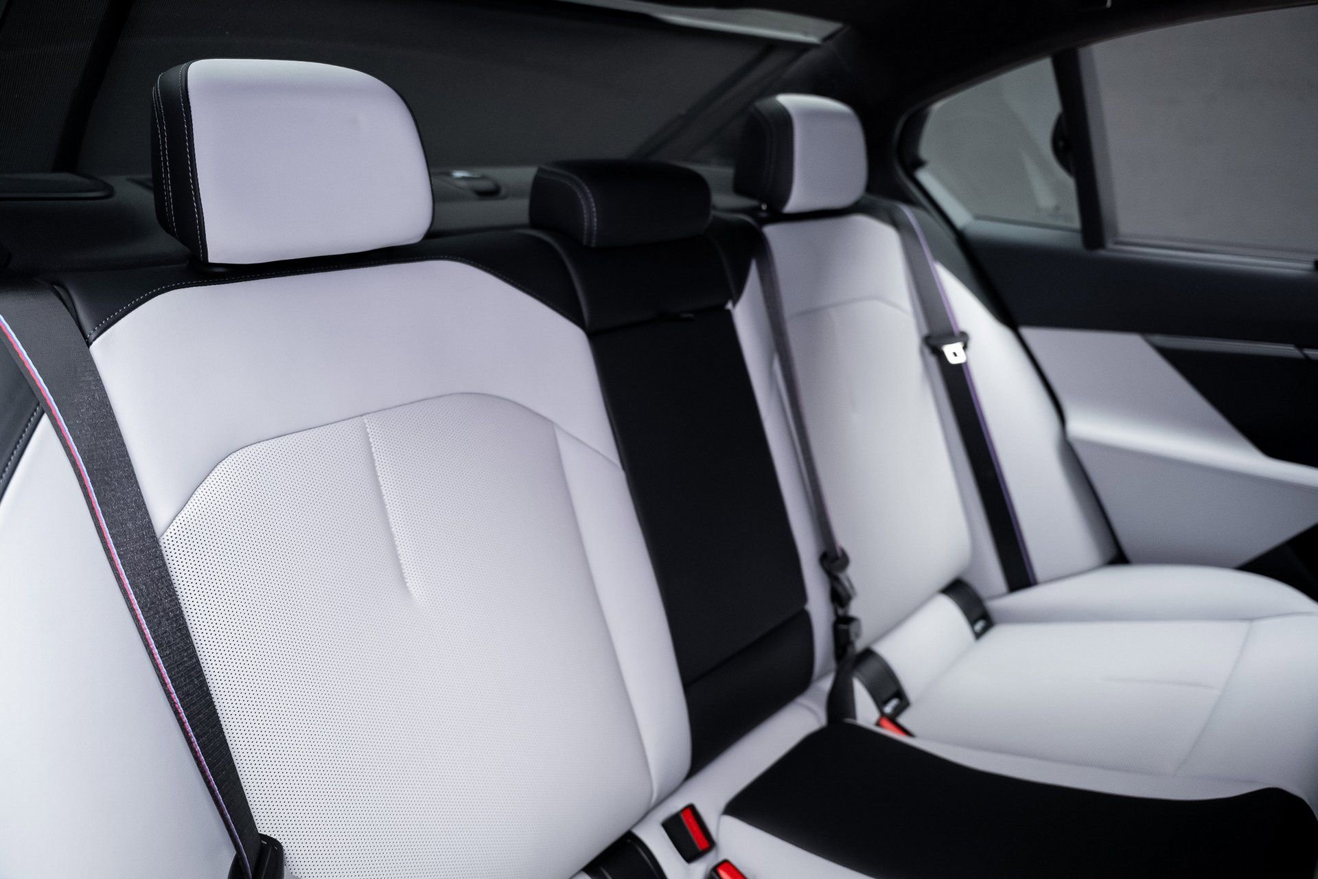 Used 2025 BMW M5 w/ Carbon Package image 68