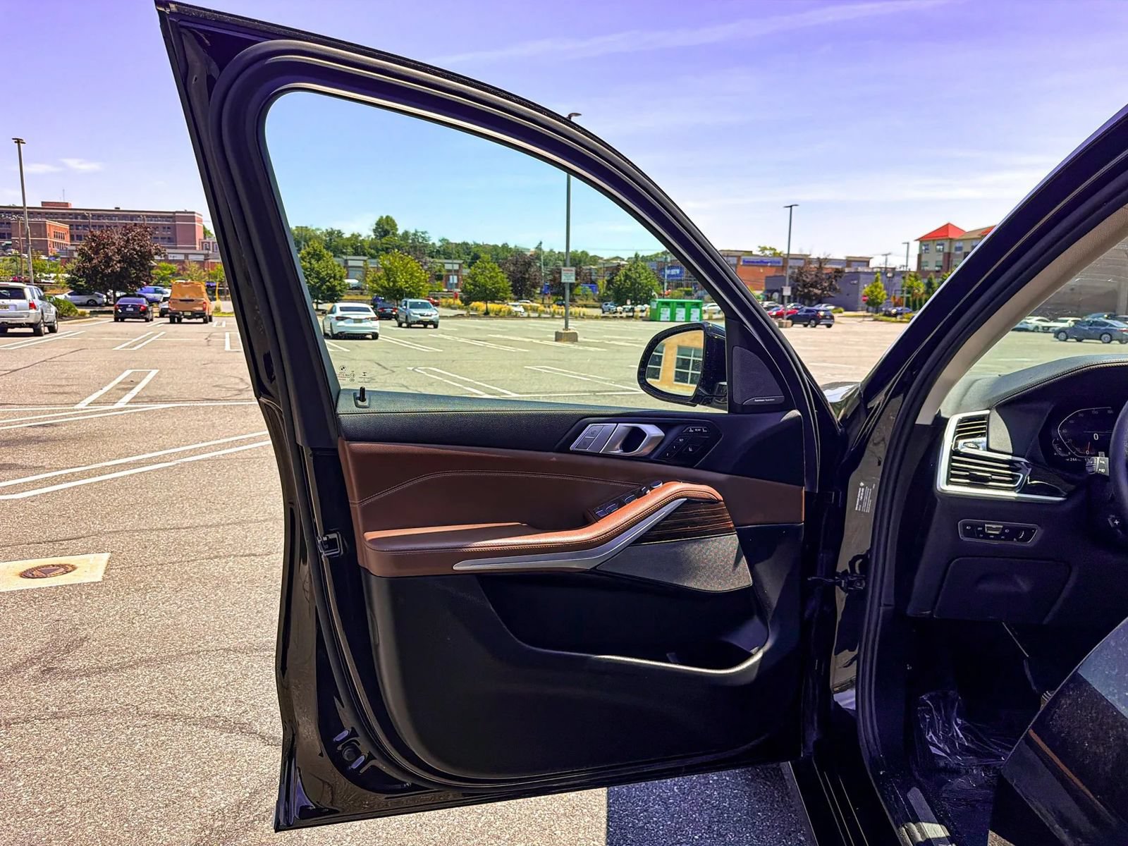Used 2021 BMW X7 xDrive40i w/ Premium Package AWD/4WD image 9