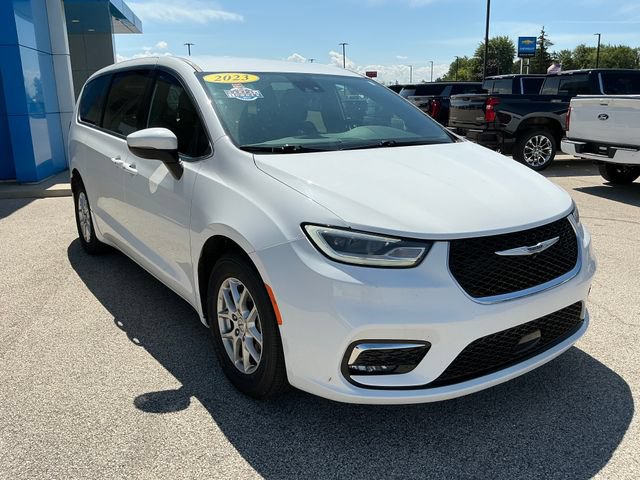 Used 2023 Chrysler Pacifica Touring FWD image 17