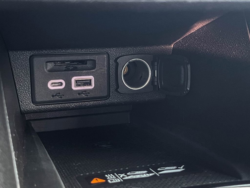 Used 2022 Chevrolet Bolt EUV LT image 28