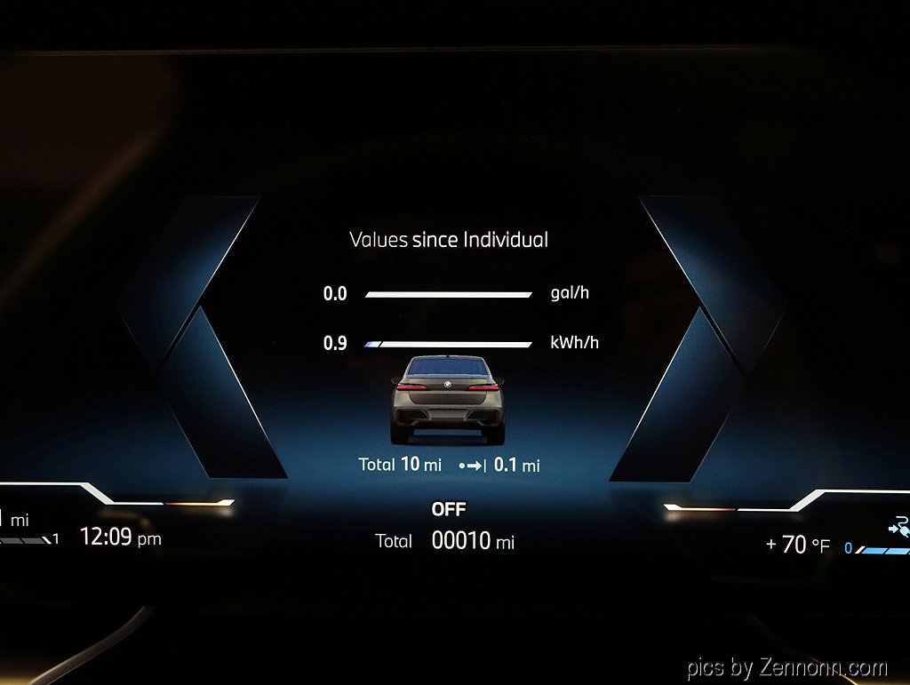 Used 2026 BMW 750e xDrive w/ Executive Package image 18