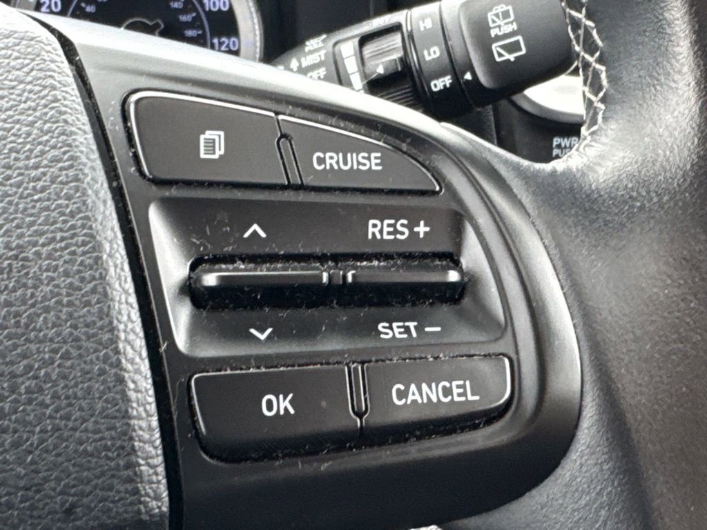 Used 2022 Hyundai Venue SEL w/ Cargo Package image 17