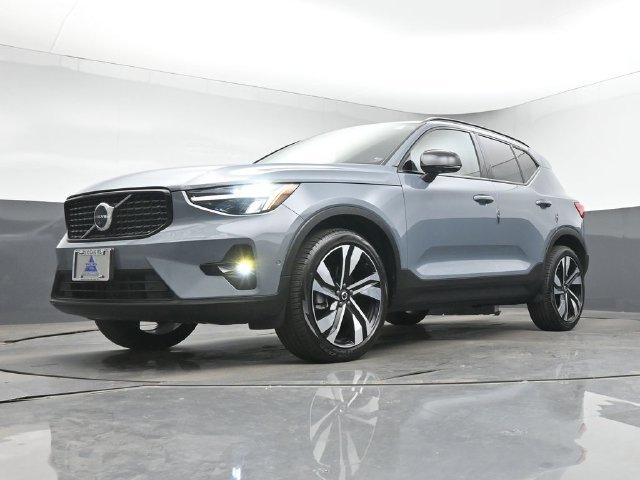 Used 2023 Volvo XC40 B5 Plus w/ Protection Package Premier AWD/4WD image 38