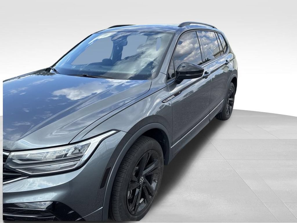 Used 2024 Volkswagen Tiguan SE R-Line AWD/4WD image 7